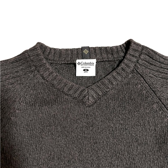 VTG Columbia Sportswear Men’s V-Neck Pullover Knit Sweater Size S - Picture 2 of 5